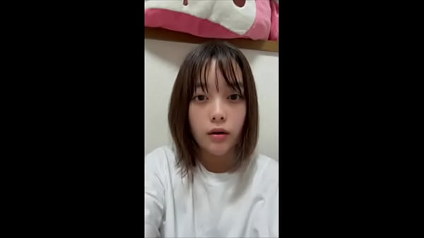 【ズボン越しにオナニー】一般素人女子大生がお風呂あがりにおまんこを触ってオナニー姿が興奮する。